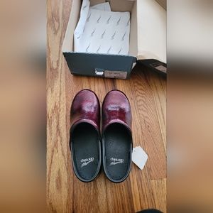 Dansko Professional Red Texture Pattern